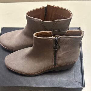 Vionic Hazal Women's Taupe Ankle Boots